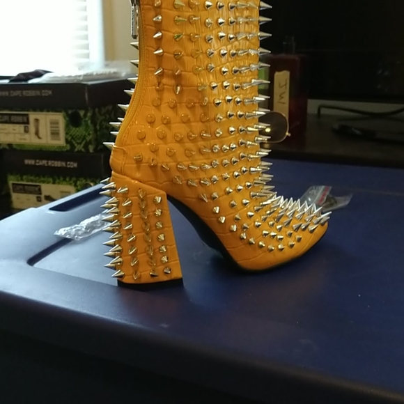 Flashy box heels - Picture 4 of 4